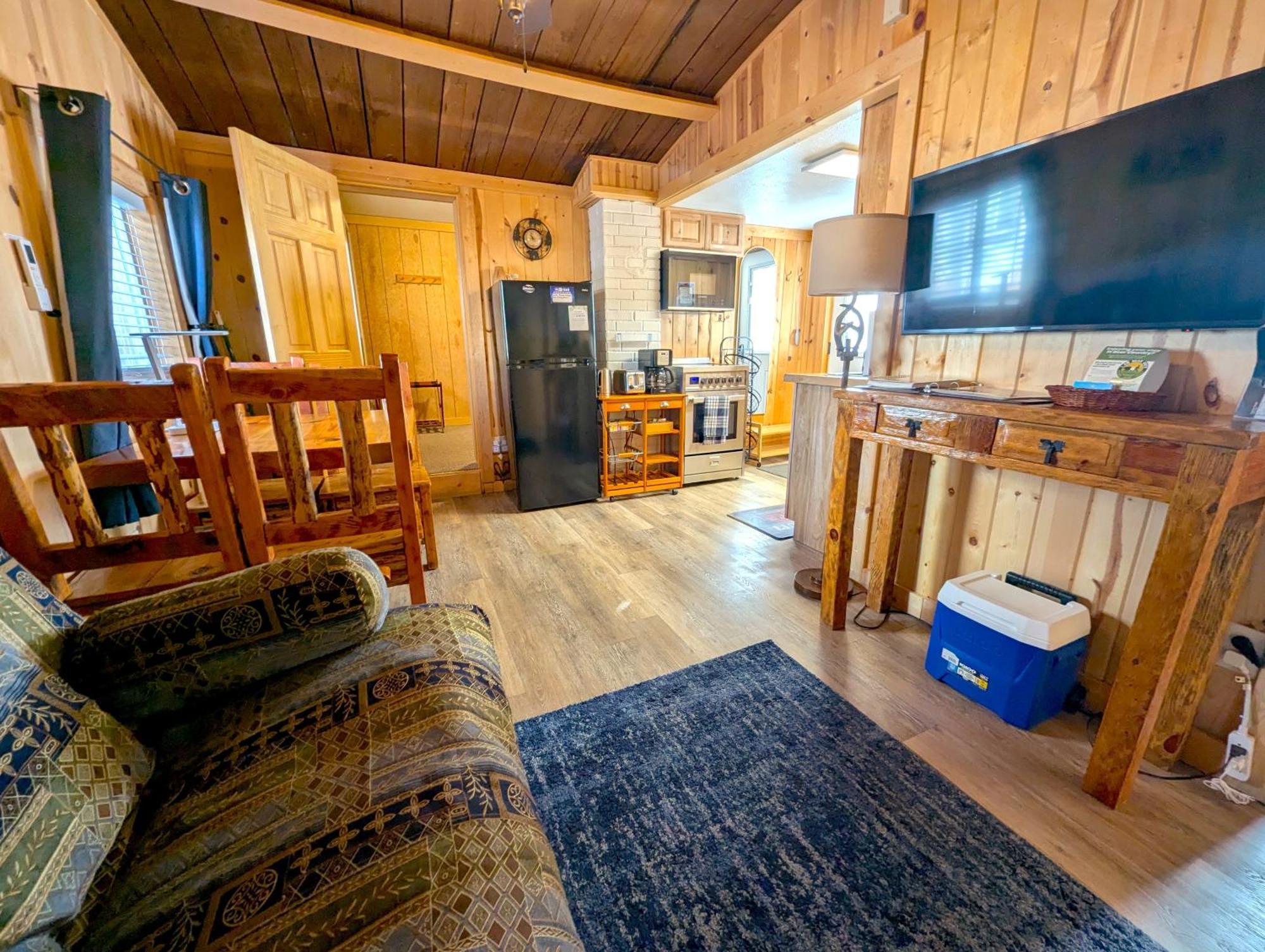 Yellowstone'S Treasure Cabins 加德纳 外观 照片